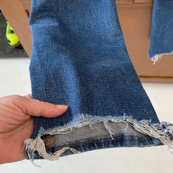 AMERICAN EAGLE stretch distresses mom jeans size 6 11in rise 25-26 inseam - Picture 9 of 10